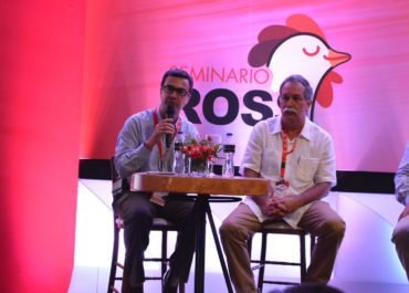 Dr. Alvaro Uribe especialista invitado por Pollo Cibao en Seminario Avícola en República Dominicana.